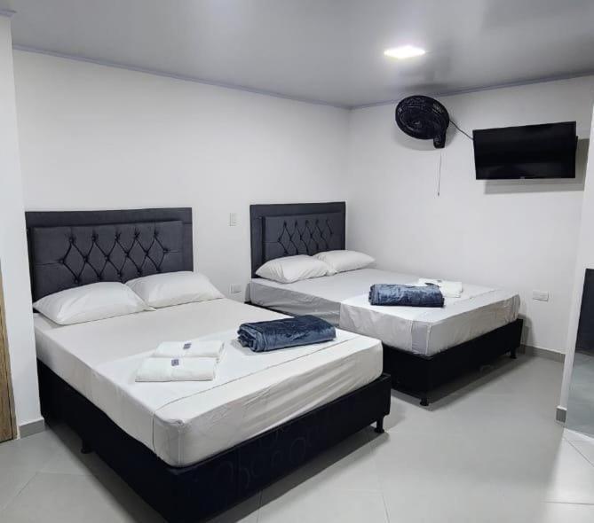Hotel Medellin Calasanz Екстериор снимка