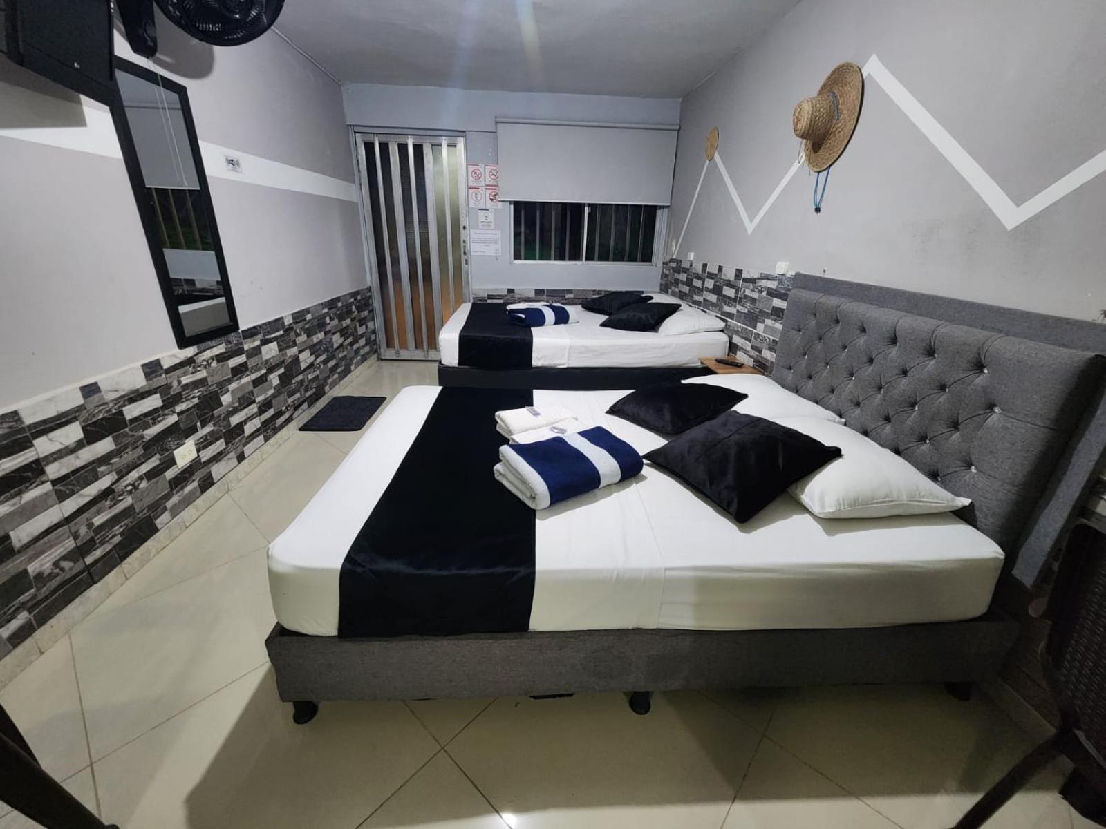 Hotel Medellin Calasanz Екстериор снимка