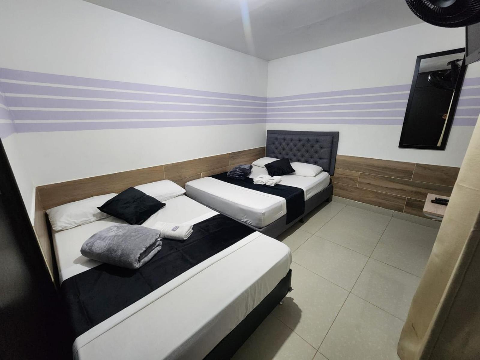 Hotel Medellin Calasanz Екстериор снимка