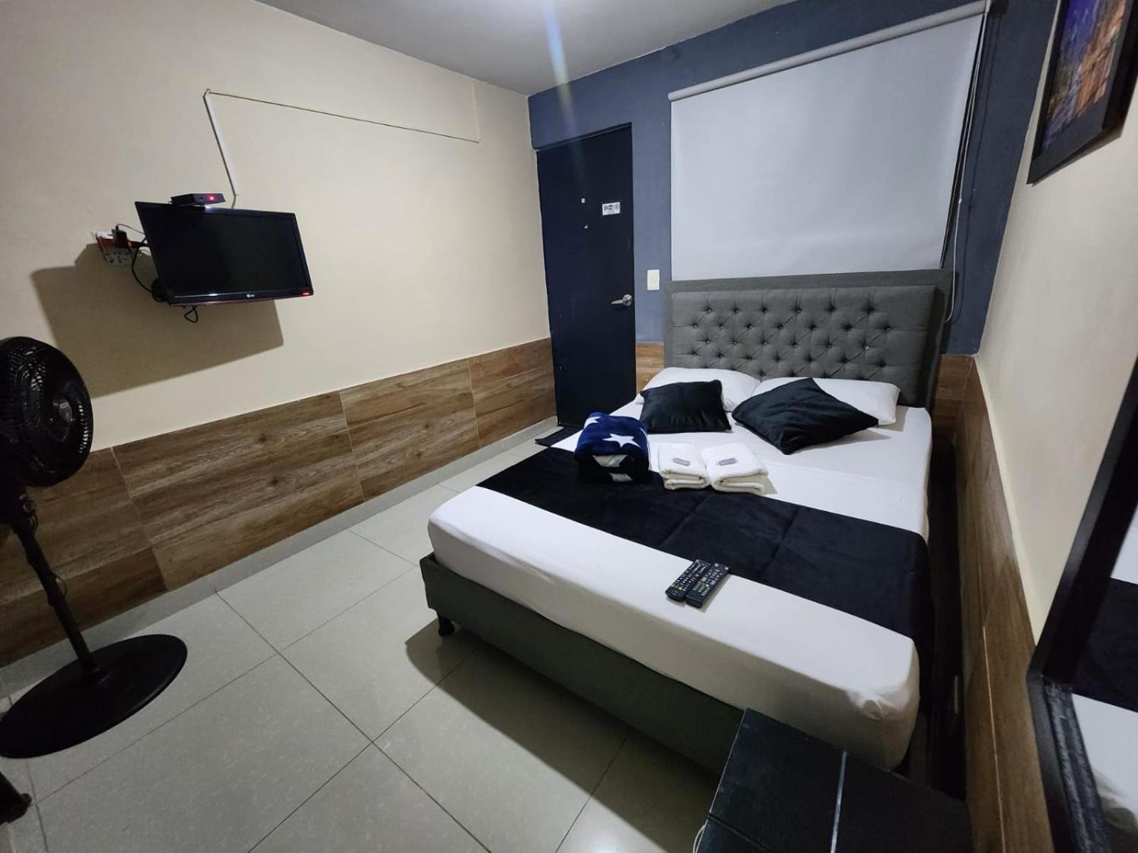 Hotel Medellin Calasanz Екстериор снимка