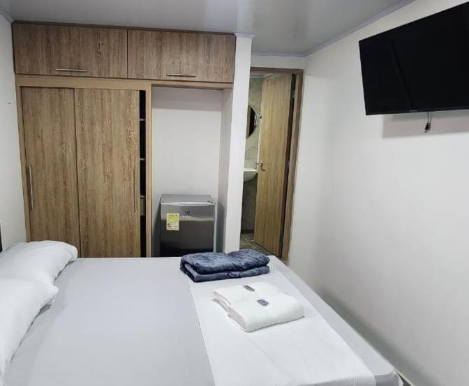 Hotel Medellin Calasanz Екстериор снимка